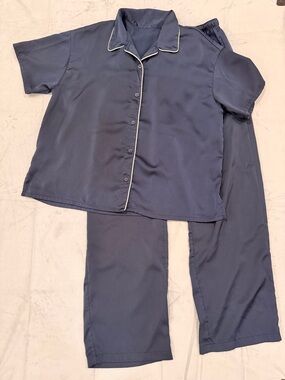 Uniqlo Silk-Style Navy Pajama Set Size M
